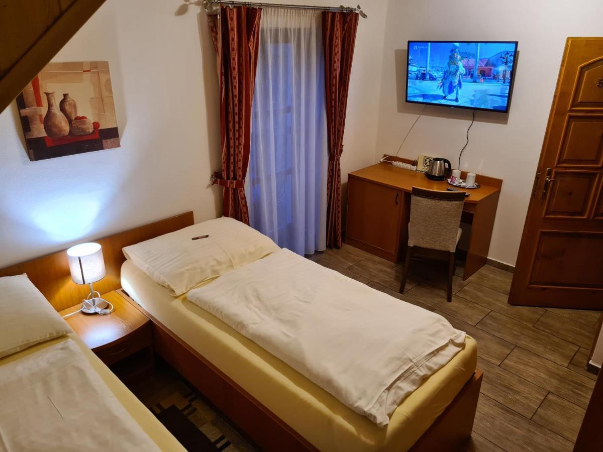 Ferdinand Penzion Moldava nad Bodvou Exteriör bild
