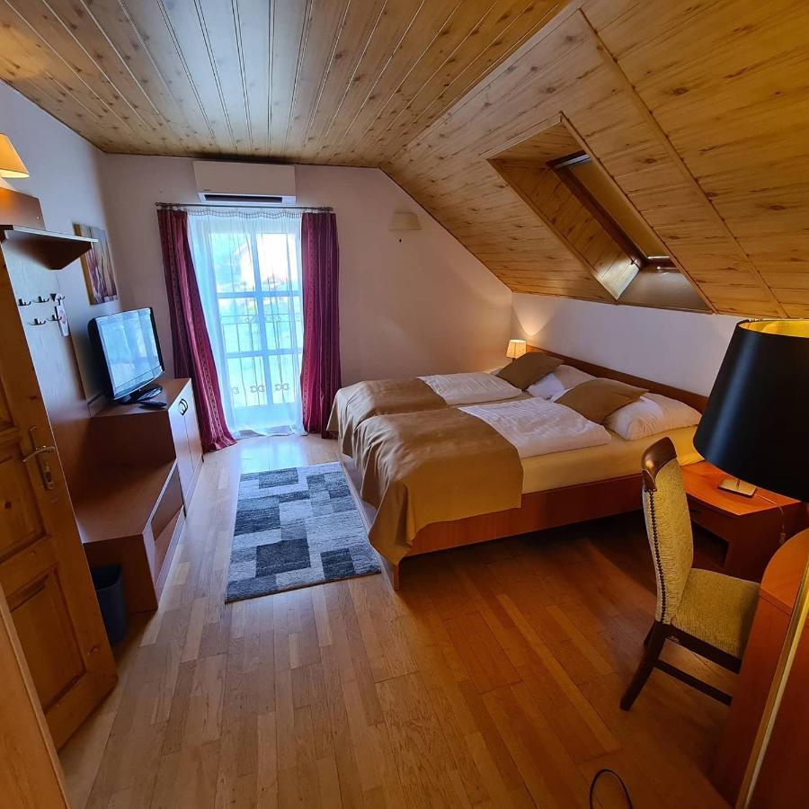 Ferdinand Penzion Moldava nad Bodvou Exteriör bild